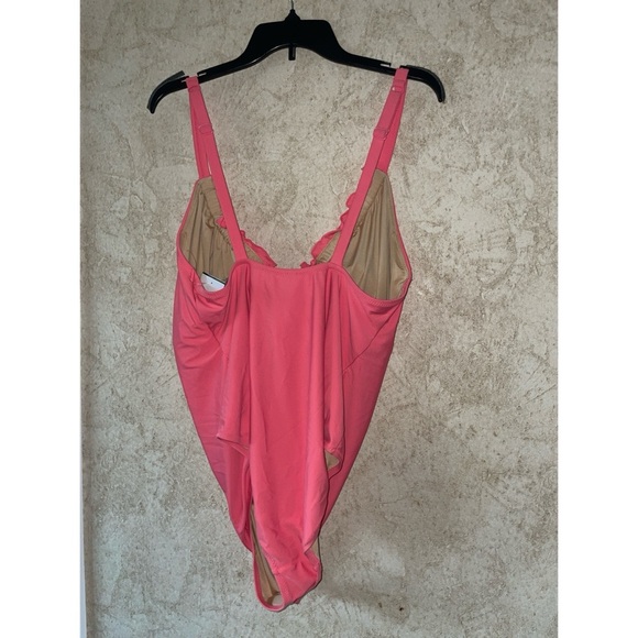 πSALE 4 for $10πOld Navy One Piece Swimsuit - Picture 2 of 5
